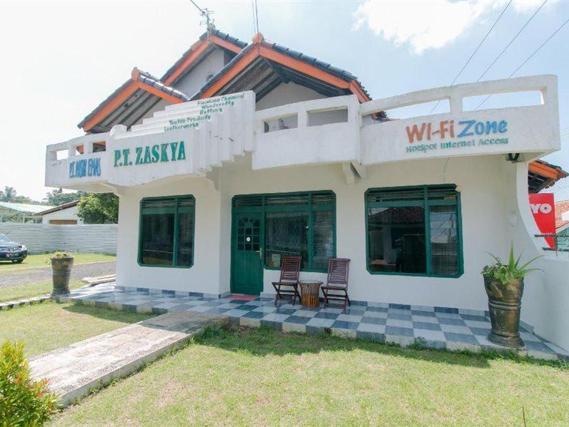 Oyo 2858 Vafa Guesthouse Cianjur Ngoại thất bức ảnh