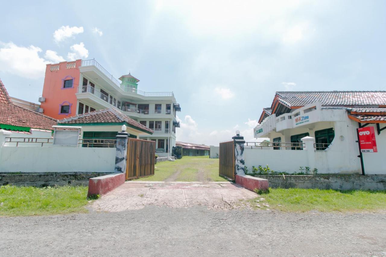 Oyo 2858 Vafa Guesthouse Cianjur Ngoại thất bức ảnh