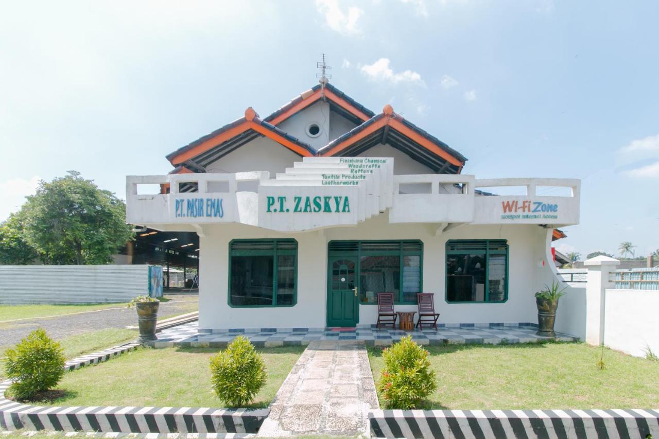 Oyo 2858 Vafa Guesthouse Cianjur Ngoại thất bức ảnh